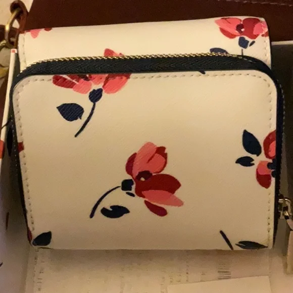 Brand New Kate Spade Floral wallet with Box - Picture 4 of 5